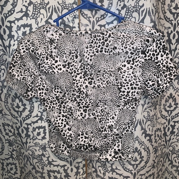 Black and White Cheetah Print Crop Top - Picture 2 of 3